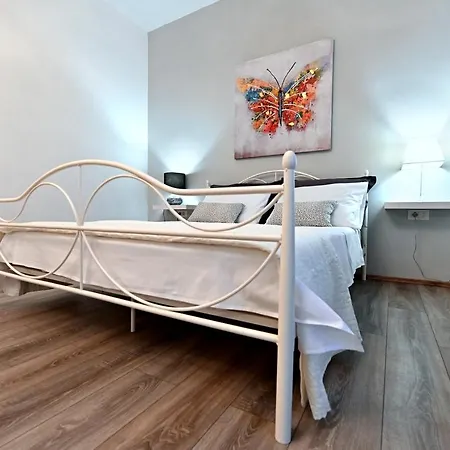 Apartment Sandra, *