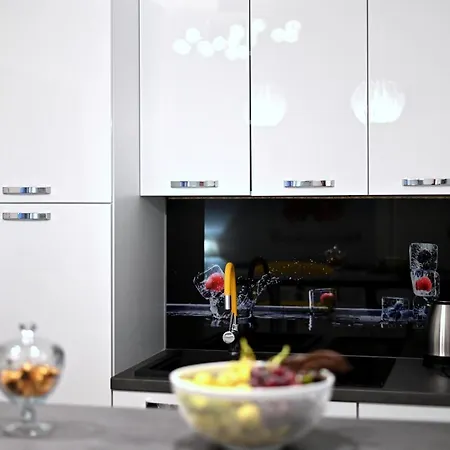 Sandra, Apartment *