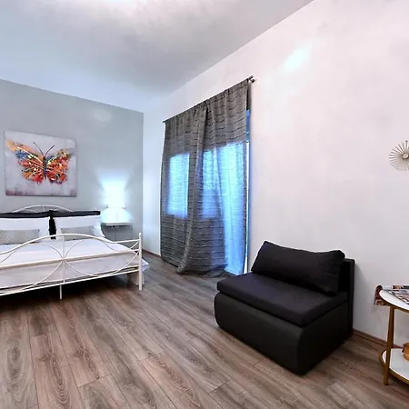 Sandra, * Imotski